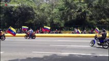 Motorizados oficialistas transitan por vías principales de Caracas