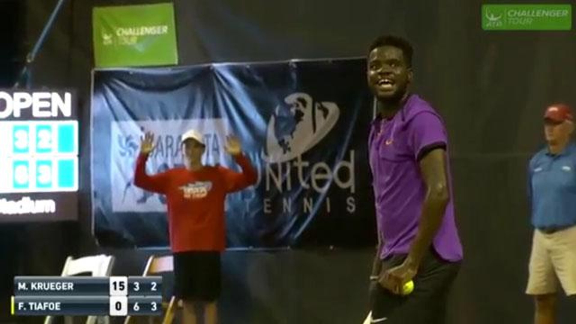 Som de casal fazendo sexo interrompe partida de tênis em Sarasota. Assista!