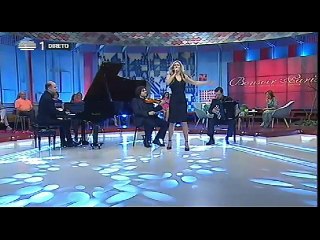 Mila Ferreira na praça com entrevista e 2 temas ( je suis malade e ne me quitte pas )