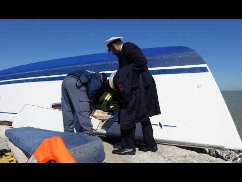 Video Rimini - Barca a vela contro scogli, 4 morti (19.04.17)
