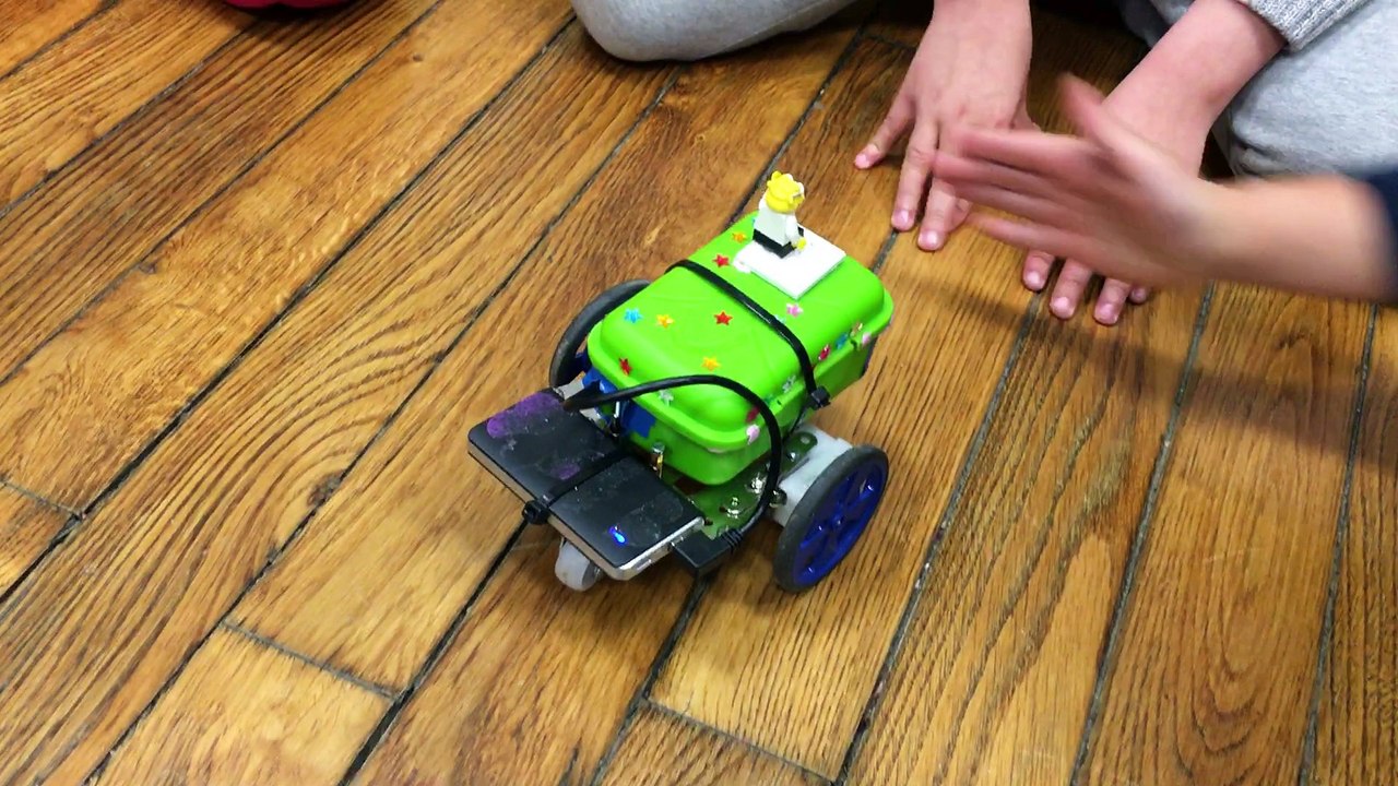 robot évite obstacle - ateliers coding