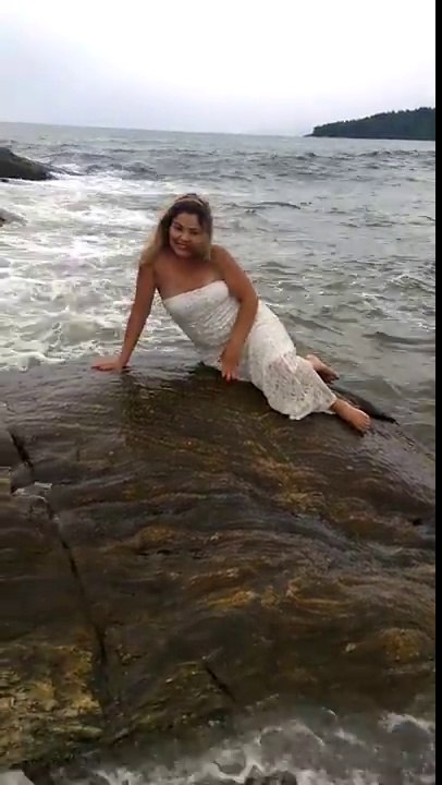 Wife Poses For Elegant Photo, Doesn’t Hear Husband Yell Until It’s Too