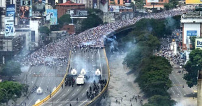 Venezuela'da 'Tüm Protestoların Anası' Düzenlendi: Yüz Binler Sokağa Çıktı