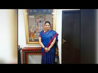 Smriti Irani in handloom attire, her campaign #IWearHandloom is a huge hit | Oneindia News