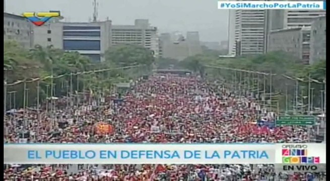 Una marea roja sale en Caracas para defender a Maduro de planes golpistas
