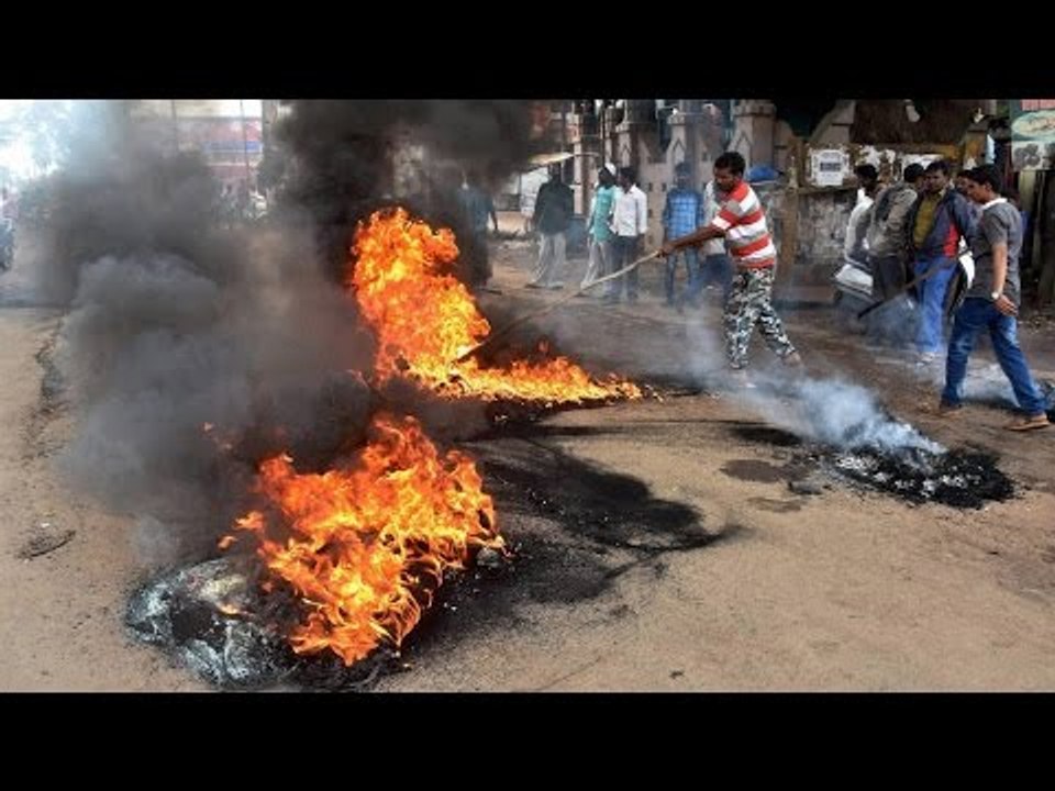 PoK elections : Pakistani flags burned by protesters over rigged polling | Oneindia News