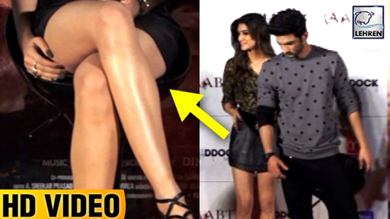 Sushant Singh Rajput SMARTLY Saves Kriti Sanon From A WARDROBE Malfunction