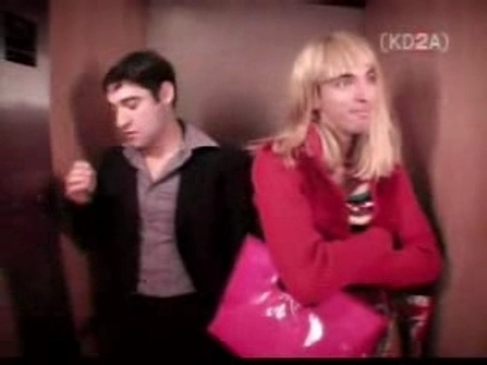 Samantha Et L'ascenseur