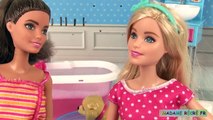 Poupée Barbie son chien Taffy et sa salle de bains avec baignoire Histoire de Jouets