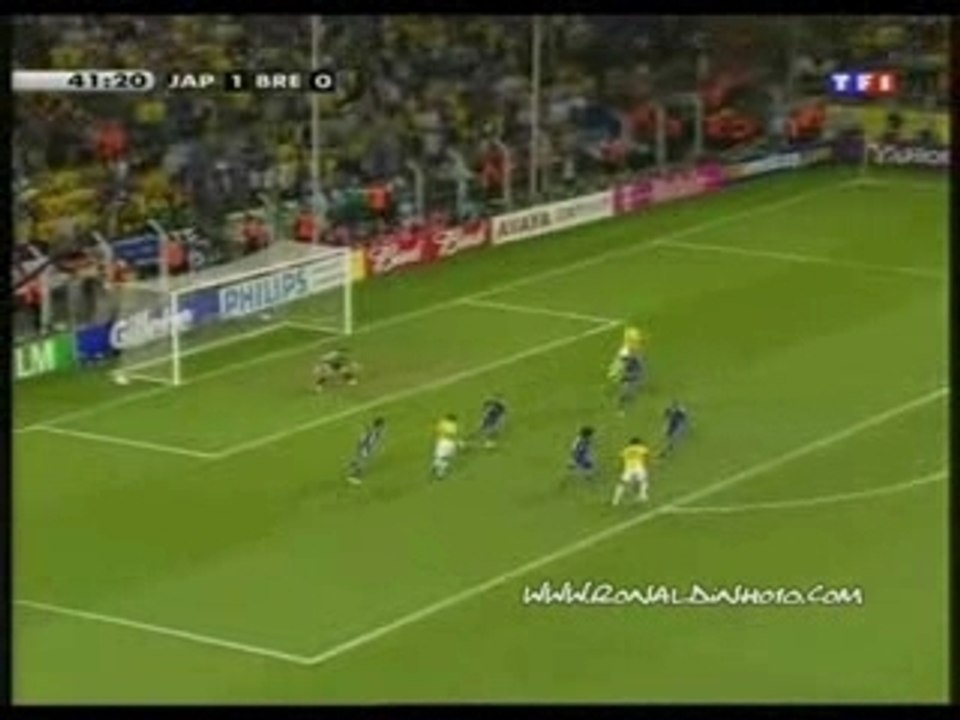Ronaldinho vs japan