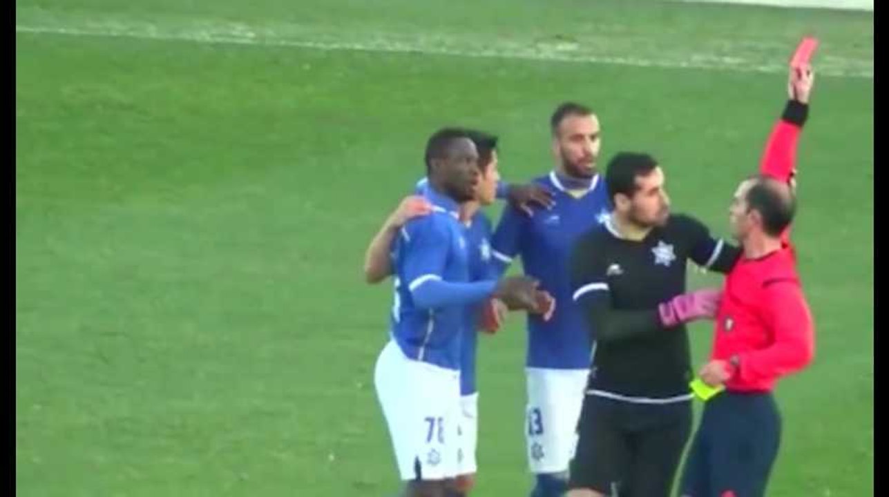 Les cartons rouges les plus dingues du foot !