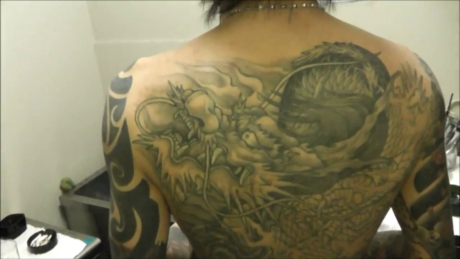 ゲゲゲの鬼太郎を刺青したお 凄腕ホストの入墨 タトゥー Bad Boy Host Tattoo 動画 Dailymotion