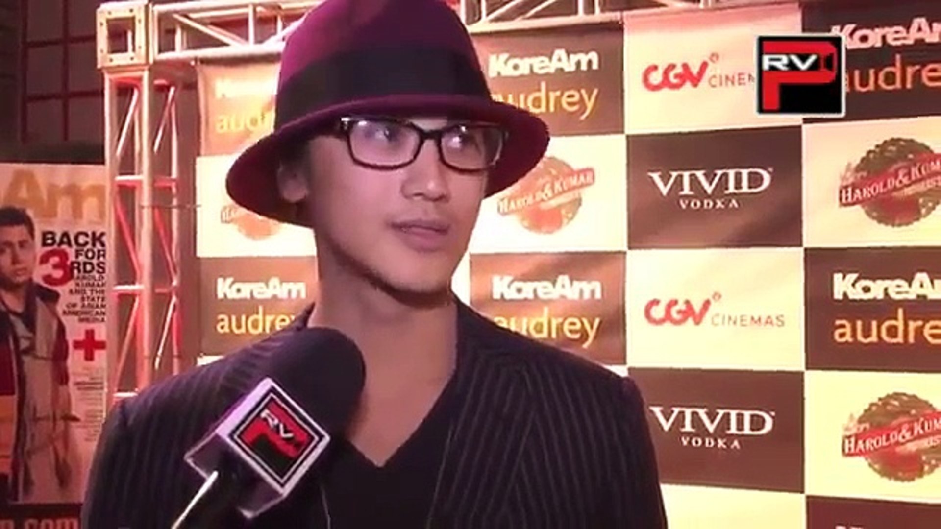 赤西仁 英語インタビュー Jin Akanishi Interview At Very Harold And Kumar 3d Christmas Hd Video Dailymotion
