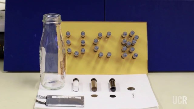 Fabrican baterías de iones litio con botellas de vidrio recicladas