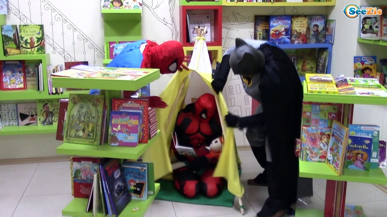 Frozen Elsa Kiss Ruined by Bad Joker! w\ Spiderman Party IRL