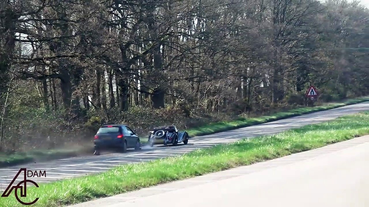 Ce gars a juste exploser sa voiture de collection en roulant n'importe comment