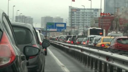 Yağmur ve Çalışma Şehitler Köprüsü'nde Yoğunluğa Neden Oldu