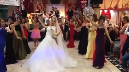 Te ma etmaje oyun havas ile coşan düğün