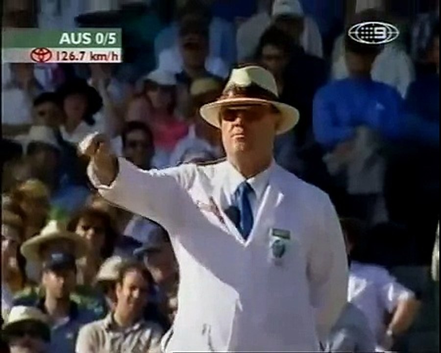 WORST SHIT UMPIRE   RUSSELL TIFFIN GIVES LANGER OUT 2003 5th TEST