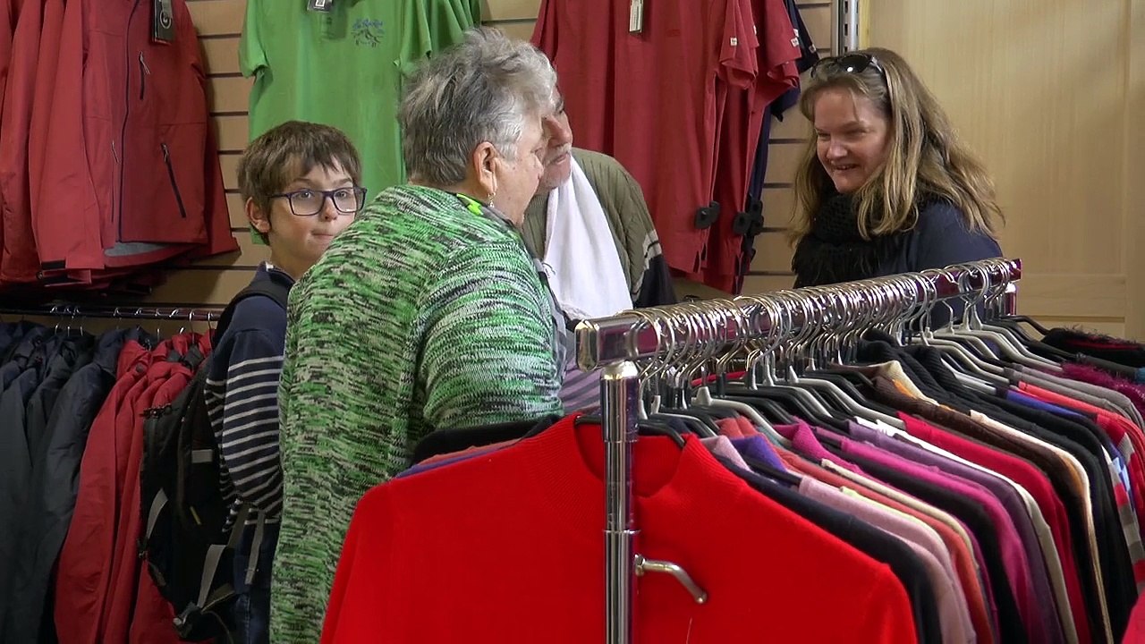 Hautes-Alpes : les vêtements d'hiver ont toujours la côte à Briançon !