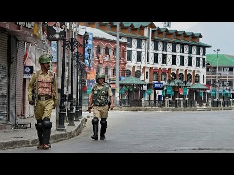 Kashmir unrest : PDP MLA Mohammad Khalil Bandh hurt in mob attack | Oneindia News