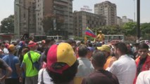 Oposición venezolana vuelve a la calle tras jornada que dejó tres muertos