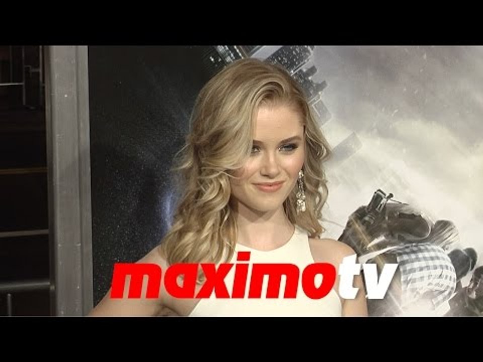Project Almanac Premiere Virginia Gardner, Jonny Weston, Katie Garfield, Sam Lerner