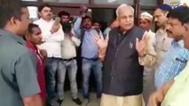 Yogi Minister insults Divyang employees in Lucknow, Watch Video | वनइंडिया हिंदी