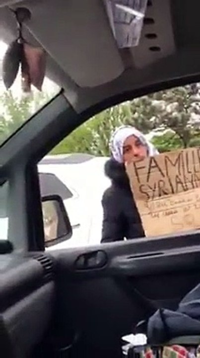 Une femme tente de se faire passer pour une Syrienne afin de récolter quelques pièces