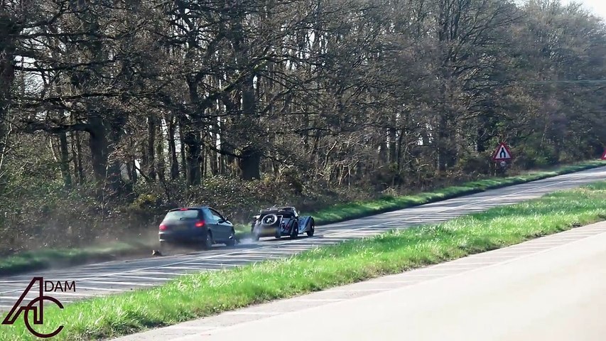 Morgan 4:4 vs Peugeot 206