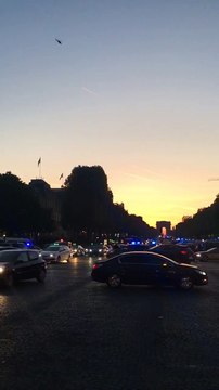 Deux policiers grièvement blessés sur les Champs Elysées par des coups de feu