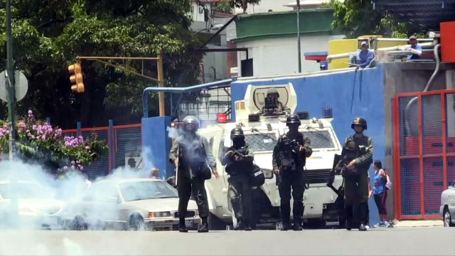 URGENTE: Venezuela: Policía dispersa a opositores con gases