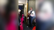 Un pilote d'avion fait un super accueil à ses passagers !