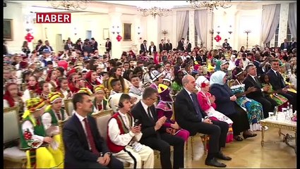 Başbakan Yıldırım dünya çocuklarını ağırladı