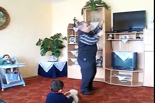 Komik Apaçi Dansı İzle