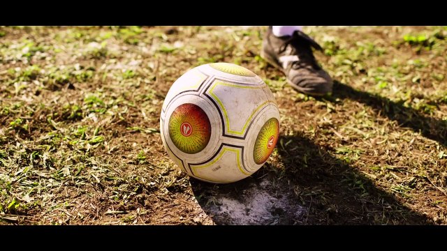 Téaser tráiler Que baje Dios y lo vea , de Curro Velázquez, protagonizada por Alain Hernández y Karra Elejalde