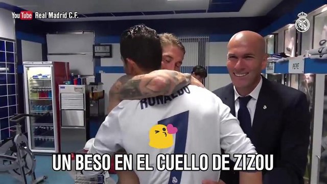 @TheBuzzer: ¡Puros aplausos y besos para Cristiano!