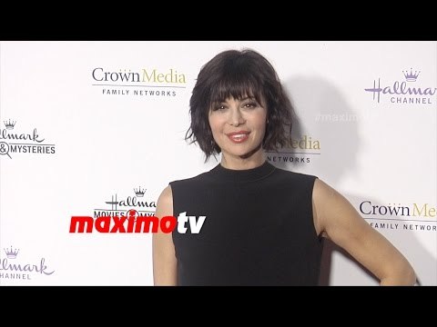 Catherine Bell | Hallmark TCA Winter 2015 | Red Carpet Arrivals | MaximoTV Broll