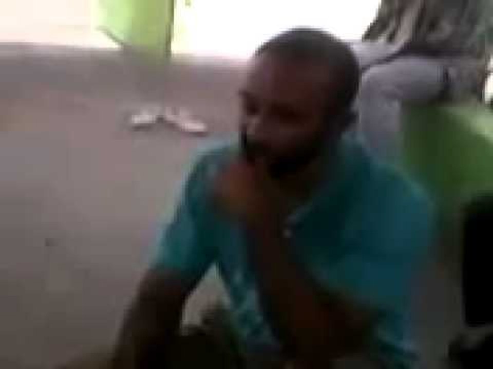 Affi N'Guessan et Michel Gbagbo s'entretienent avec un garde a Bouna (video amateur)