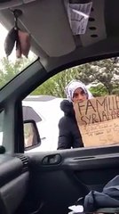 Une rome qui se fait passer pour une réfugié Syrienne demasquée