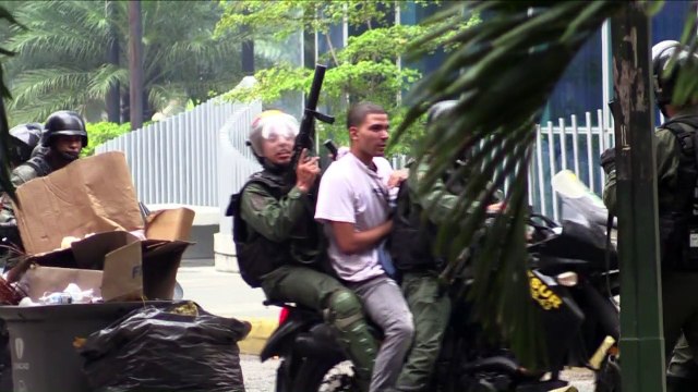 Fortes distúrbios em marcha de opositores na Venezuela