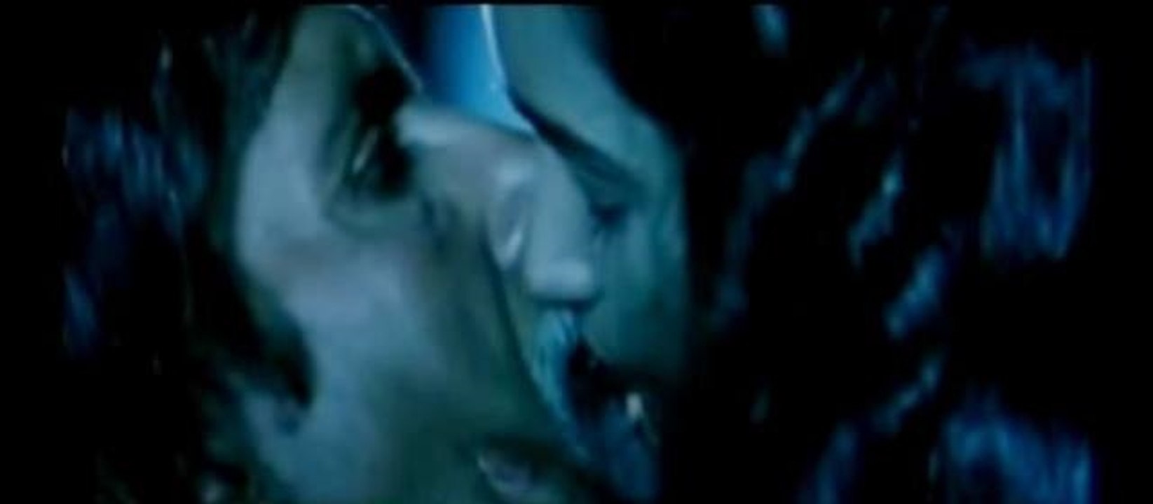 Amitabh Bachchan and Jiya Khan kissing Scene