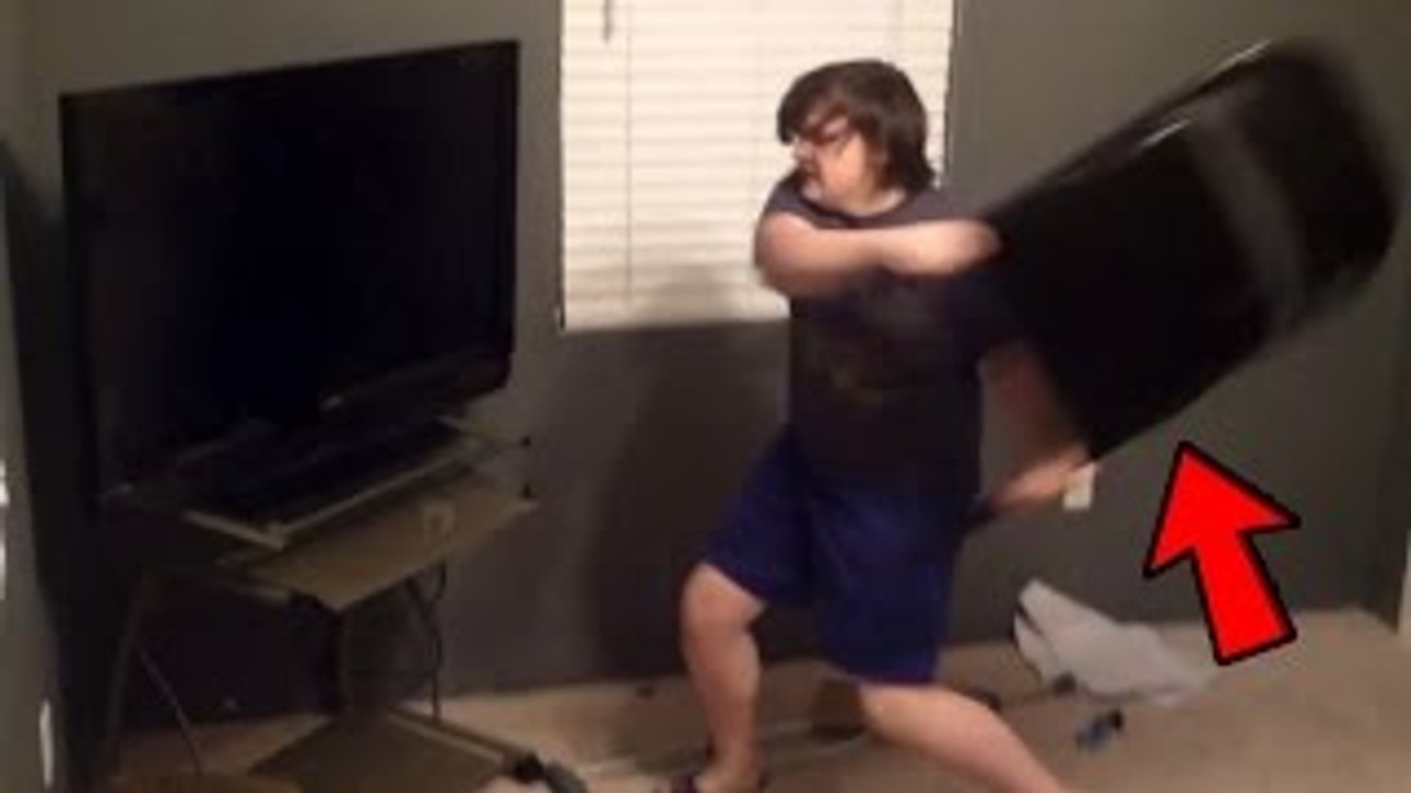 Top 10 PSYCHO KIDS Who DESTROYED Their Parents Electronics!