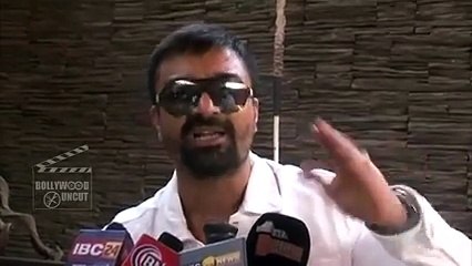 Bollywood k adakaraon ny suno nigham ki band baja di