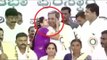 Karnataka woman kisses CM Siddaramaiah, Watch viral video| Oneindia News