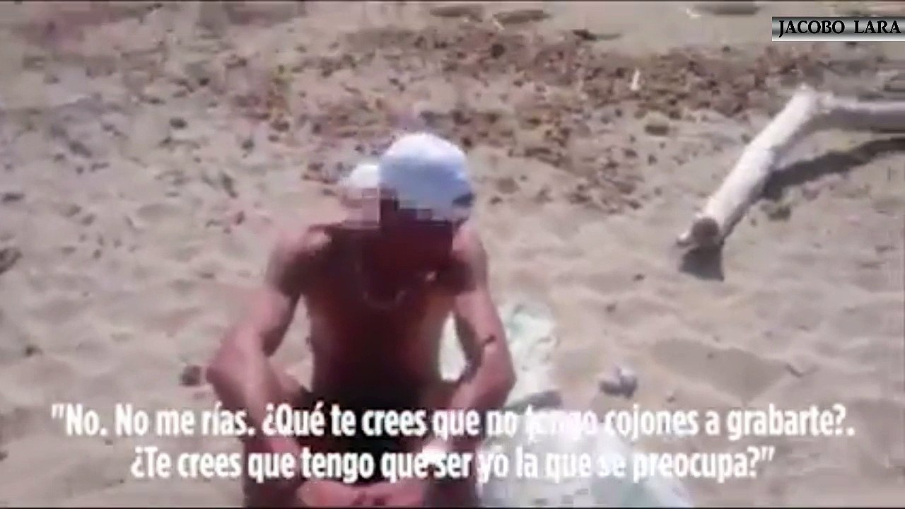 Mujer humilla a hombre en la playa