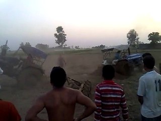 YouTube - Tractor Sonalika 745 Vs New Holland 3630