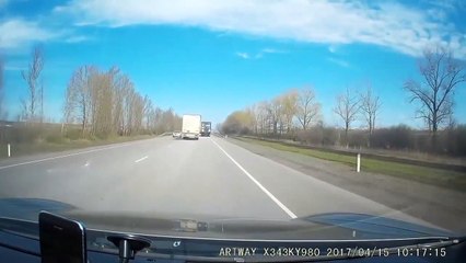 Ce routier s'est endormi au volant Accident impressionnant