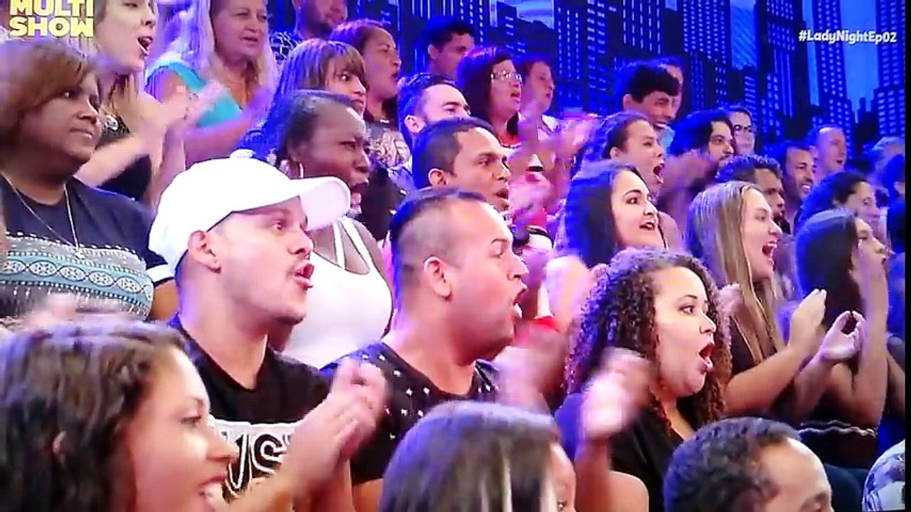 Tatá Werneck entrevista Anitta.