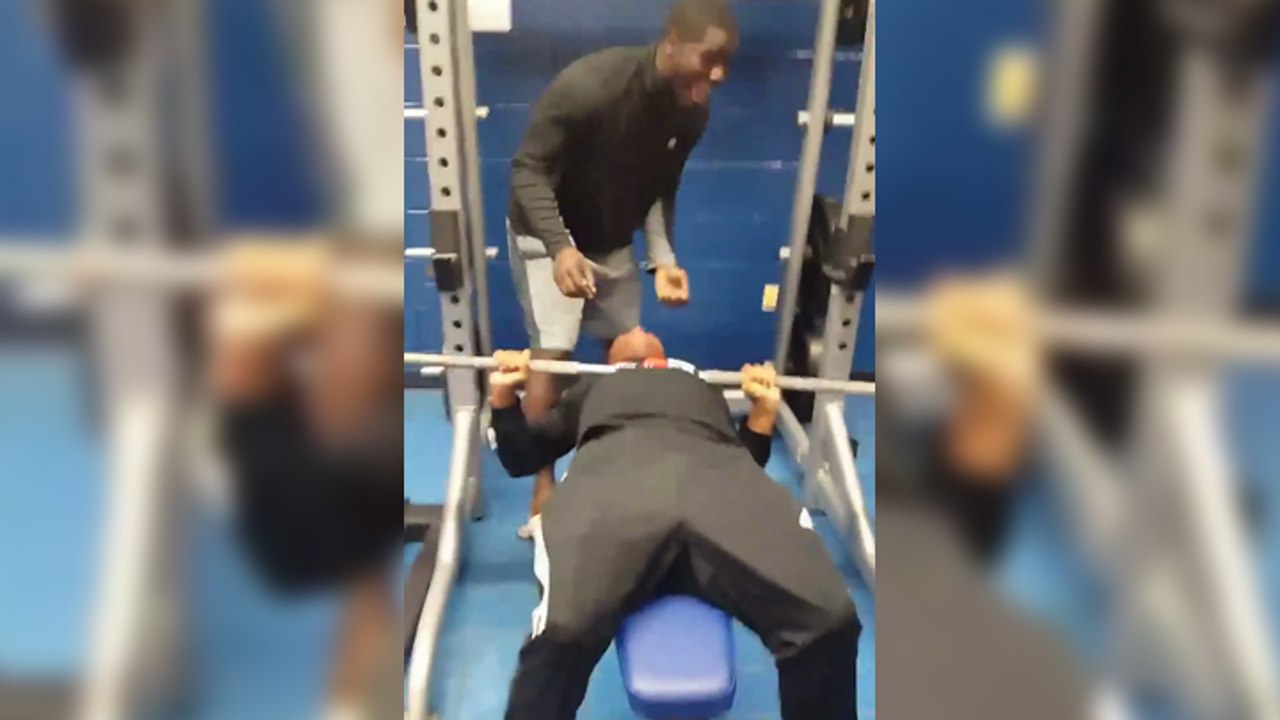 Il relâche la pression lors de son développé couché